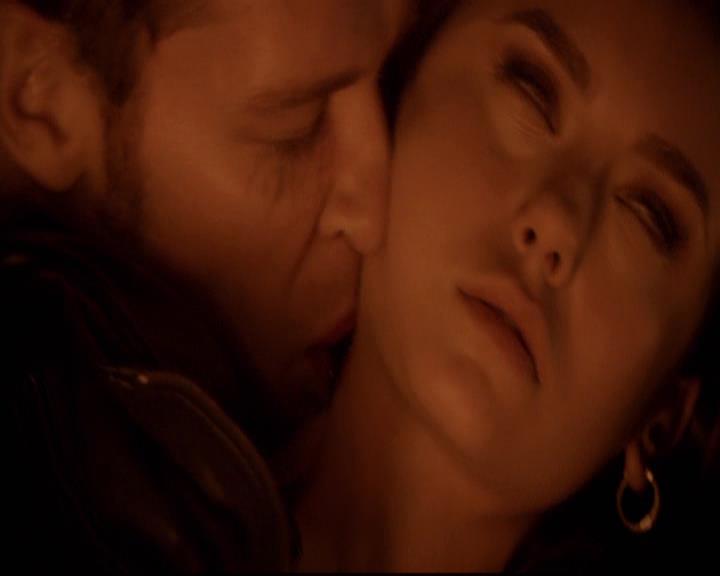 VampireDiariesWorld-dot-org_2x21TheSunAlsoRises1487.jpg