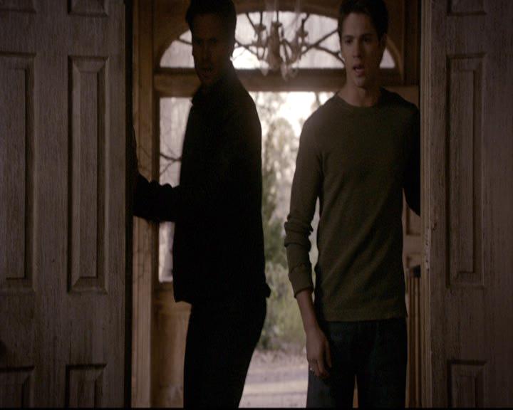 VampireDiariesWorld-dot-org_2x21TheSunAlsoRises1747.jpg