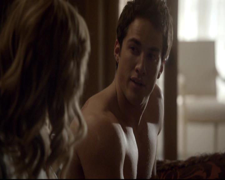 VampireDiariesWorld-dot-org_2x21TheSunAlsoRises1860.jpg