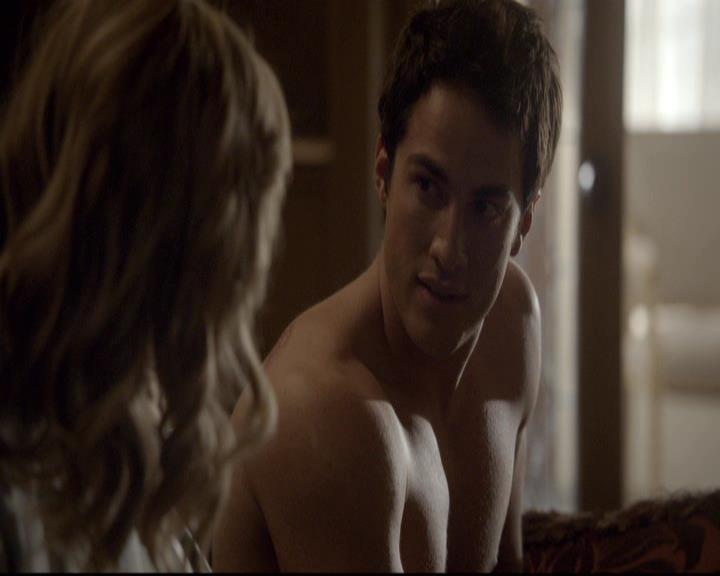 VampireDiariesWorld-dot-org_2x21TheSunAlsoRises1863.jpg
