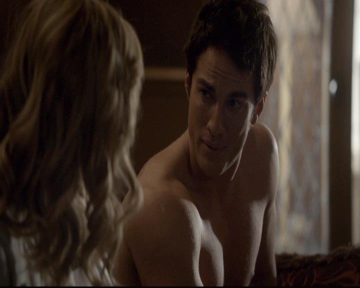 VampireDiariesWorld-dot-org_2x21TheSunAlsoRises1866.jpg