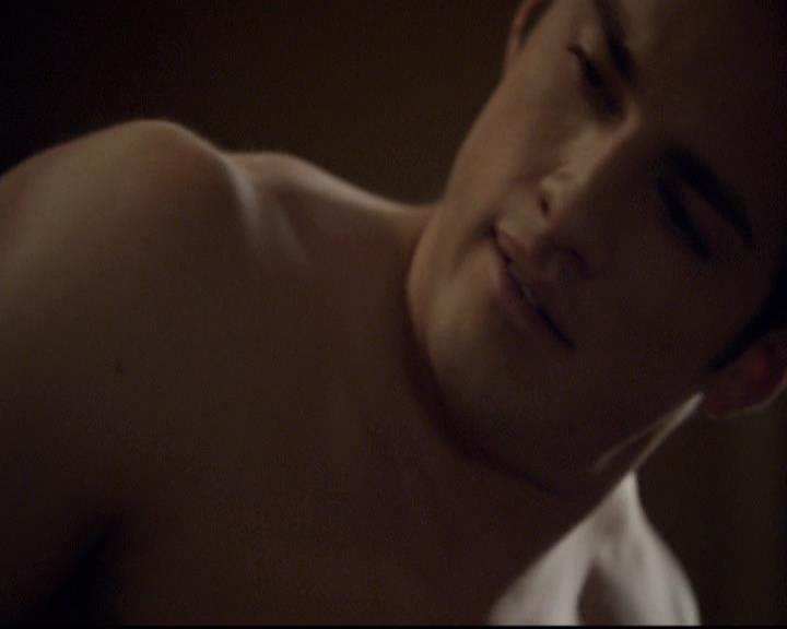 VampireDiariesWorld-dot-org_2x21TheSunAlsoRises1904.jpg