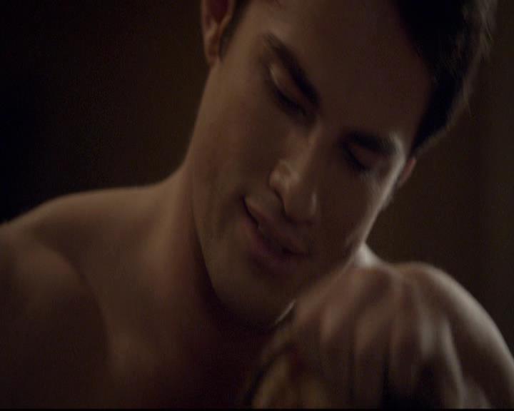 VampireDiariesWorld-dot-org_2x21TheSunAlsoRises1908.jpg