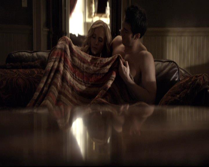 VampireDiariesWorld-dot-org_2x21TheSunAlsoRises1911.jpg