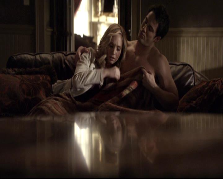 VampireDiariesWorld-dot-org_2x21TheSunAlsoRises1912.jpg
