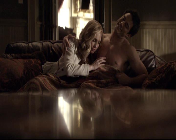 VampireDiariesWorld-dot-org_2x21TheSunAlsoRises1913.jpg