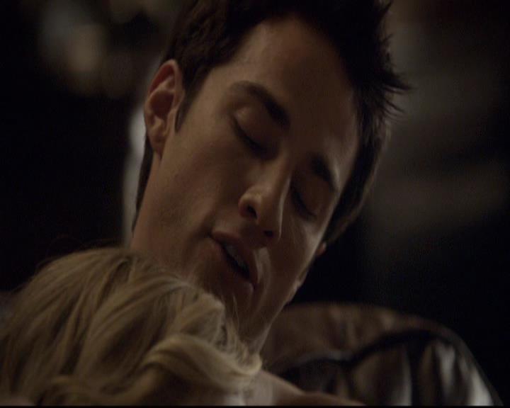 VampireDiariesWorld-dot-org_2x21TheSunAlsoRises1921.jpg