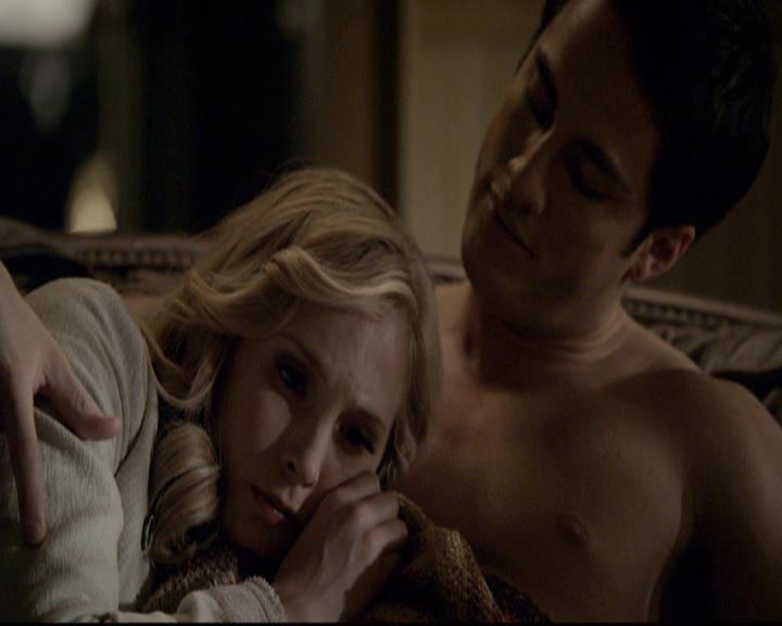 VampireDiariesWorld-dot-org_2x21TheSunAlsoRises1926.jpg