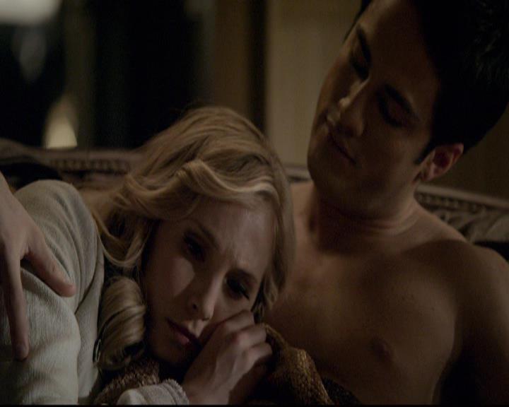 VampireDiariesWorld-dot-org_2x21TheSunAlsoRises1928.jpg