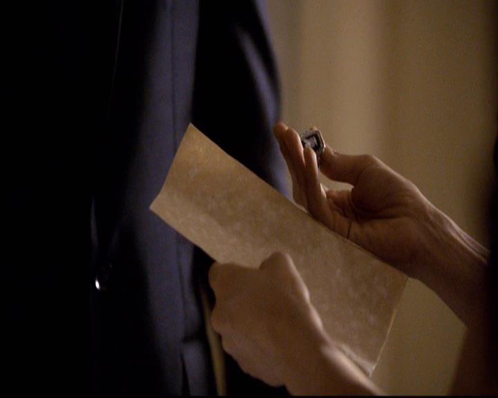 VampireDiariesWorld-dot-org_2x21TheSunAlsoRises1991.jpg