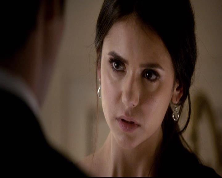 VampireDiariesWorld-dot-org_2x21TheSunAlsoRises1992.jpg