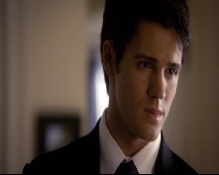 VampireDiariesWorld-dot-org_2x21TheSunAlsoRises1995.jpg
