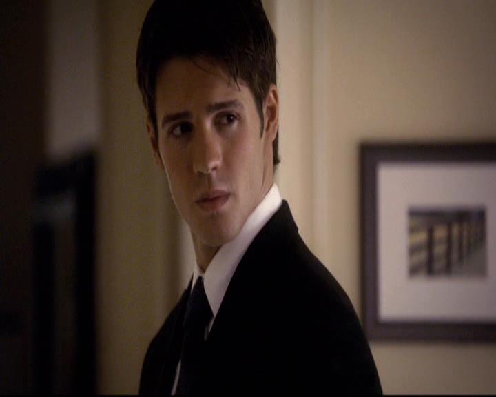 VampireDiariesWorld-dot-org_2x21TheSunAlsoRises2000.jpg
