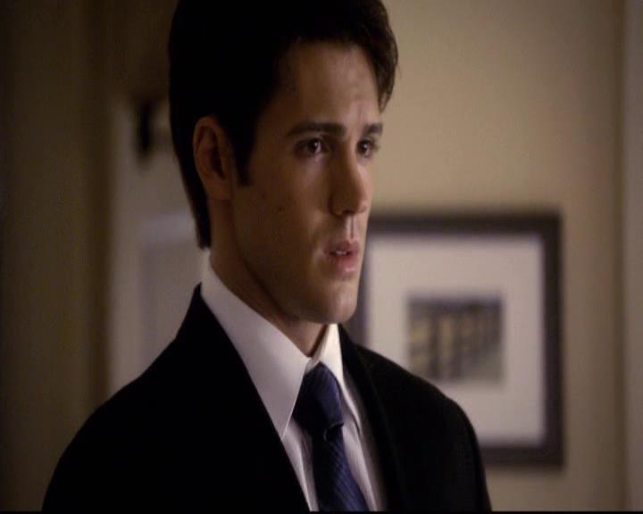 VampireDiariesWorld-dot-org_2x21TheSunAlsoRises2004.jpg
