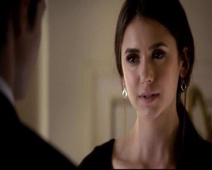 VampireDiariesWorld-dot-org_2x21TheSunAlsoRises2021.jpg
