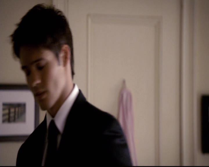 VampireDiariesWorld-dot-org_2x21TheSunAlsoRises2040.jpg