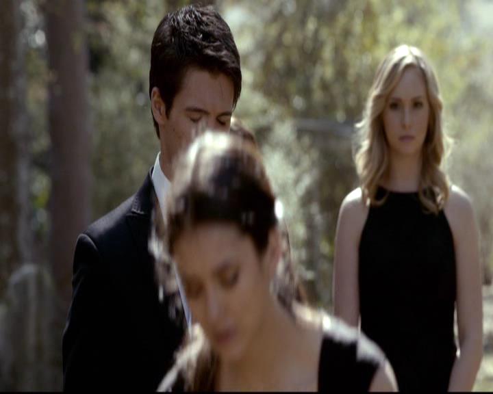 VampireDiariesWorld-dot-org_2x21TheSunAlsoRises2084.jpg