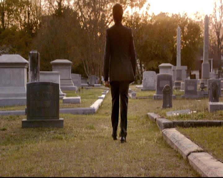 VampireDiariesWorld-dot-org_2x21TheSunAlsoRises2250.jpg