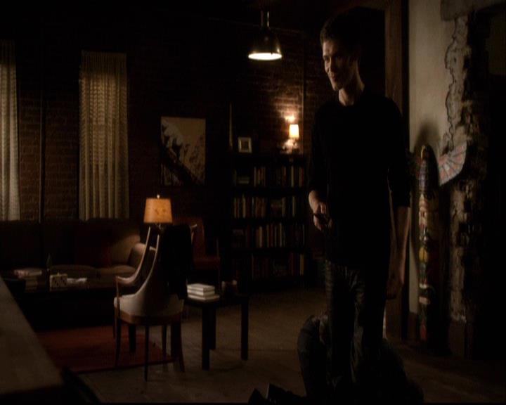 VampireDiariesWorld-dot-org_2x22AsILayDying0813.jpg