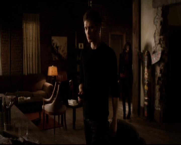 VampireDiariesWorld-dot-org_2x22AsILayDying0815.jpg