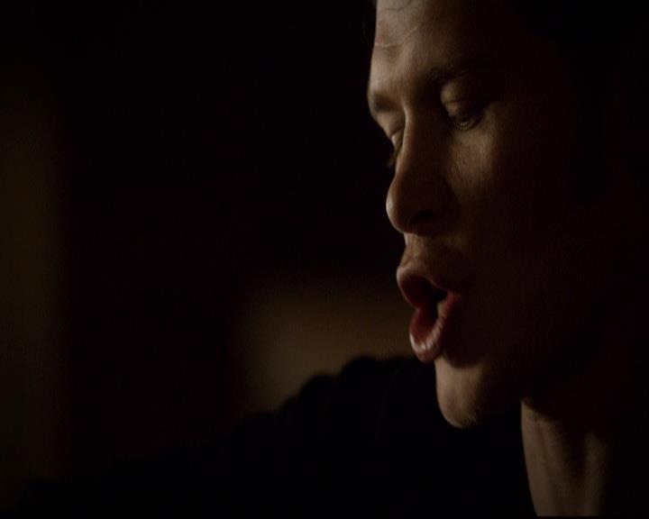 VampireDiariesWorld-dot-org_2x22AsILayDying0825.jpg