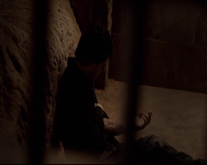 VampireDiariesWorld-dot-org_2x22AsILayDying0829.jpg