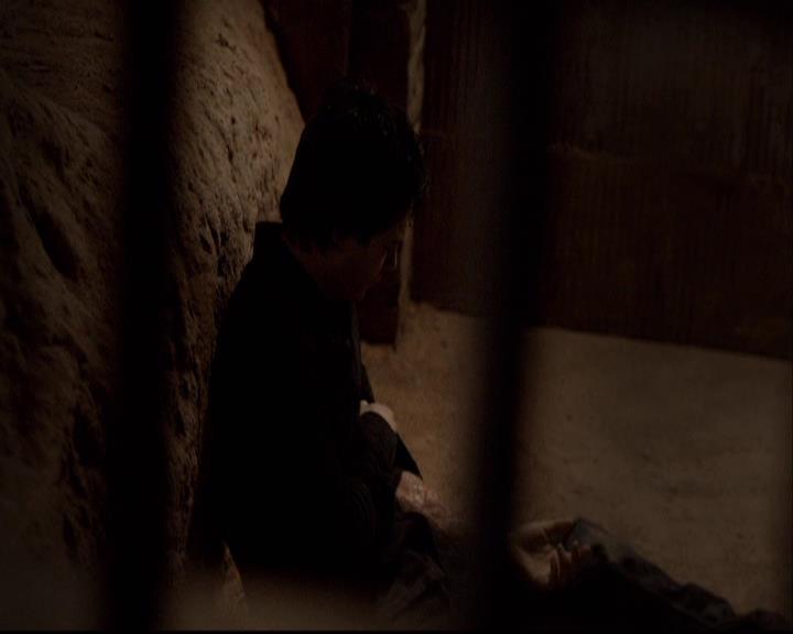 VampireDiariesWorld-dot-org_2x22AsILayDying0830.jpg