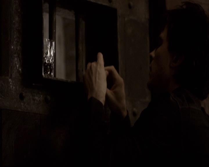VampireDiariesWorld-dot-org_2x22AsILayDying0856.jpg