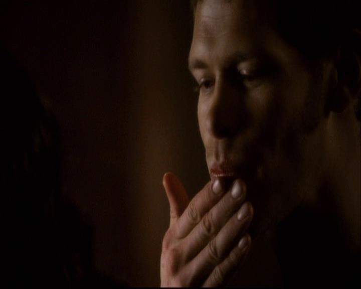 VampireDiariesWorld-dot-org_2x22AsILayDying1101.jpg