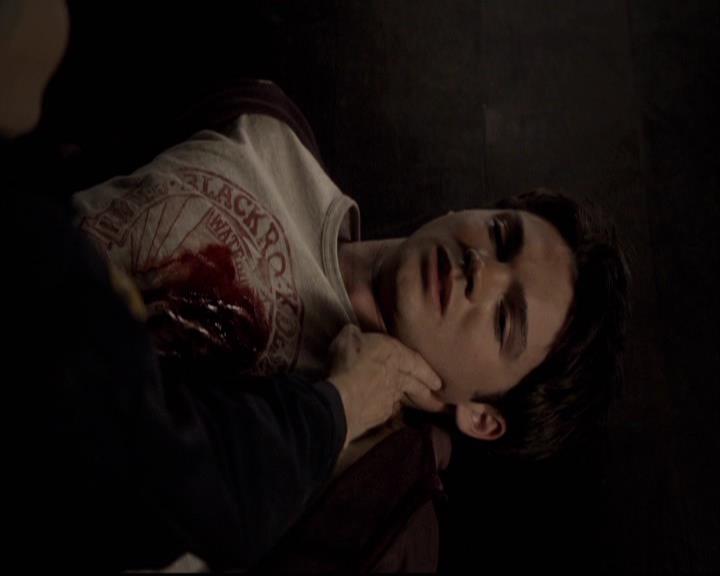 VampireDiariesWorld-dot-org_2x22AsILayDying1192.jpg