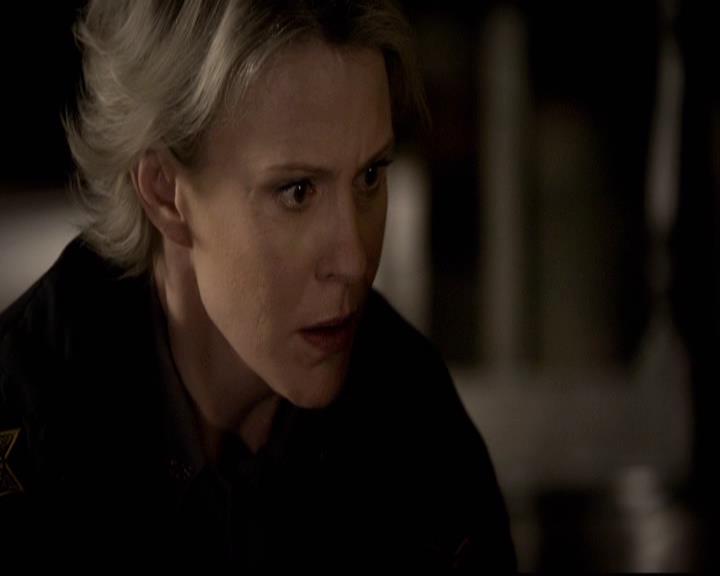 VampireDiariesWorld-dot-org_2x22AsILayDying1208.jpg