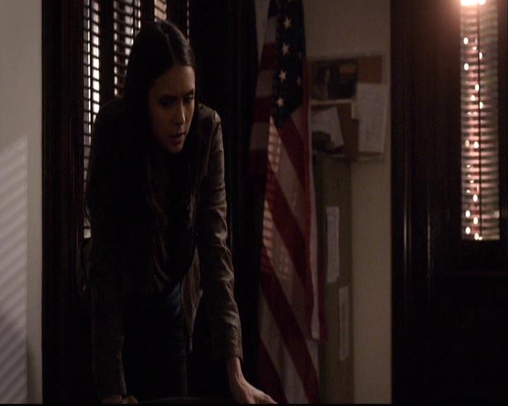 VampireDiariesWorld-dot-org_2x22AsILayDying1254.jpg