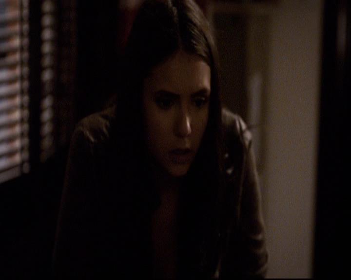 VampireDiariesWorld-dot-org_2x22AsILayDying1256.jpg