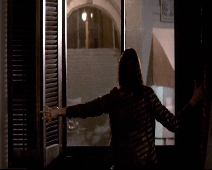 VampireDiariesWorld-dot-org_2x22AsILayDying1259.jpg