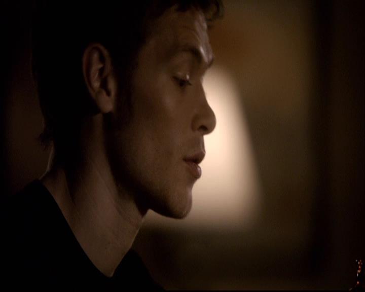 VampireDiariesWorld-dot-org_2x22AsILayDying1293.jpg