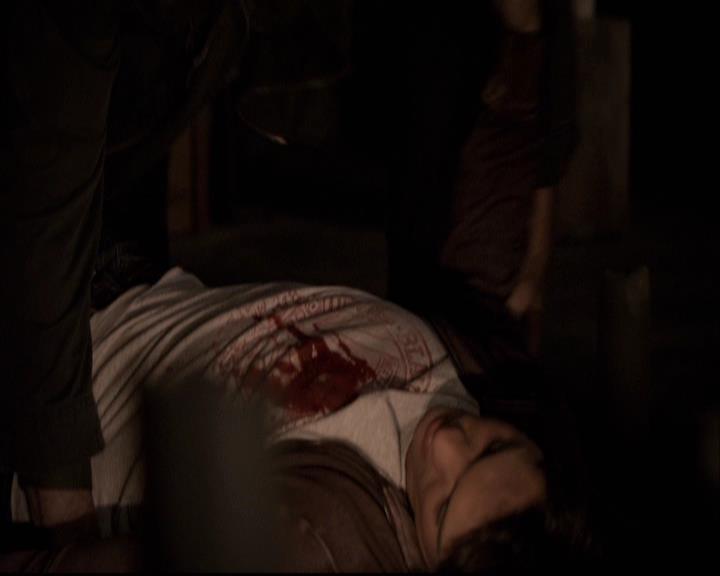VampireDiariesWorld-dot-org_2x22AsILayDying1390.jpg