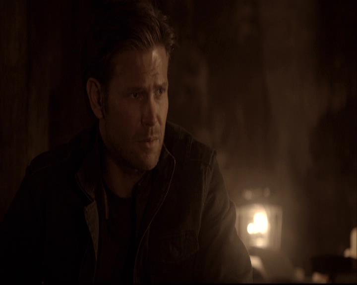 VampireDiariesWorld-dot-org_2x22AsILayDying1408.jpg