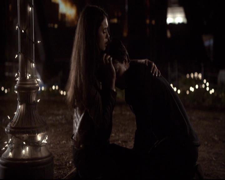 VampireDiariesWorld-dot-org_2x22AsILayDying1610.jpg