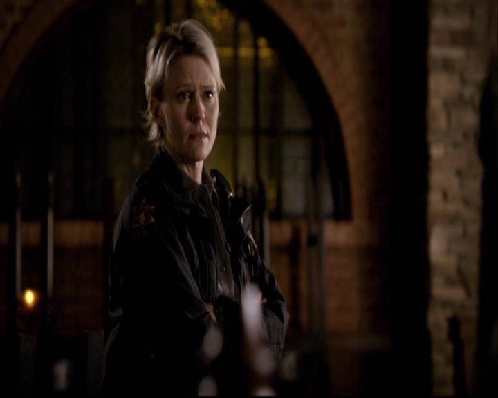 VampireDiariesWorld-dot-org_2x22AsILayDying1624.jpg