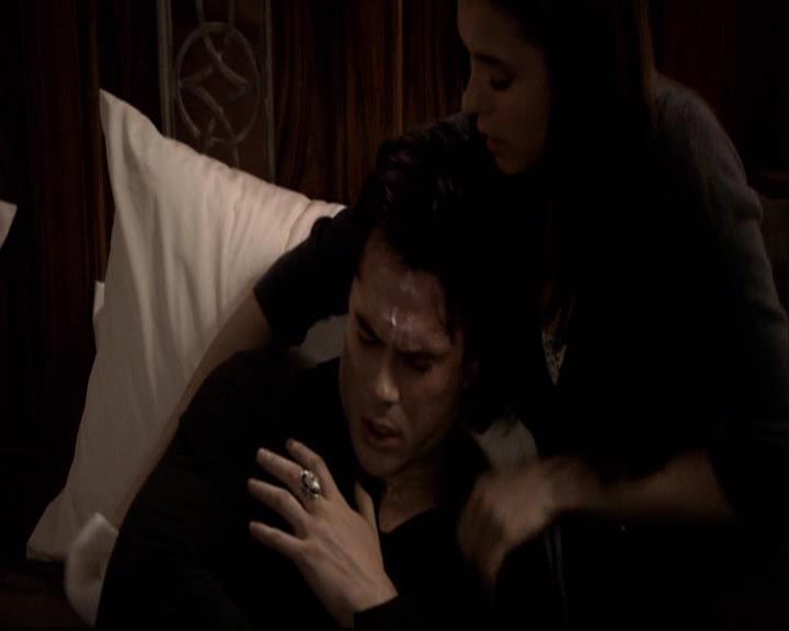 VampireDiariesWorld-dot-org_2x22AsILayDying1776.jpg