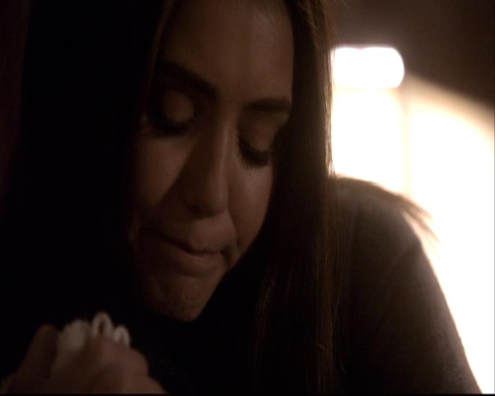 VampireDiariesWorld-dot-org_2x22AsILayDying1812.jpg