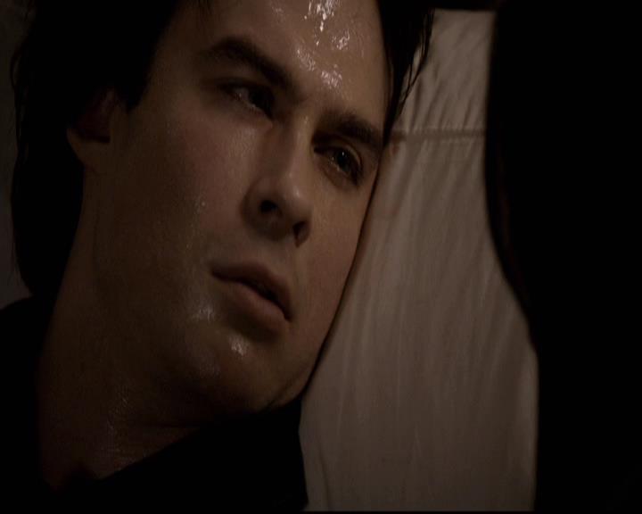 VampireDiariesWorld-dot-org_2x22AsILayDying1945.jpg