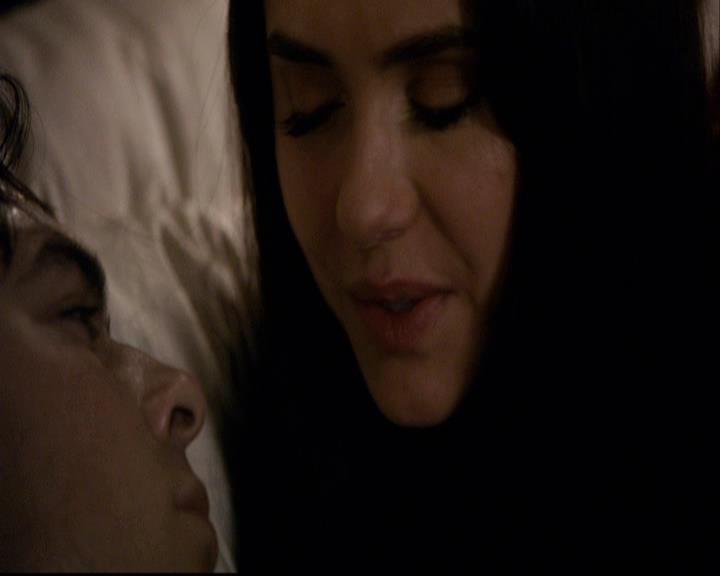 VampireDiariesWorld-dot-org_2x22AsILayDying1946.jpg