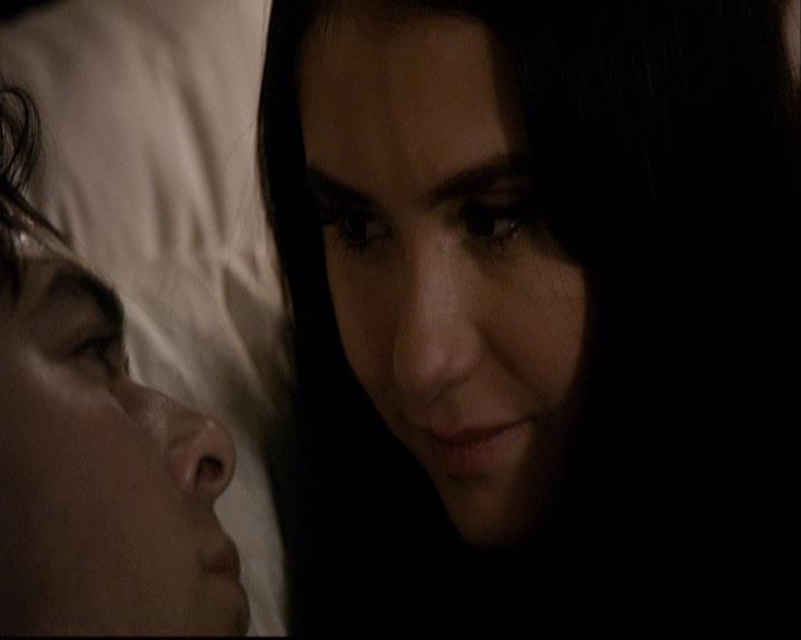VampireDiariesWorld-dot-org_2x22AsILayDying1947.jpg