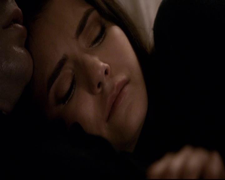 VampireDiariesWorld-dot-org_2x22AsILayDying1966.jpg
