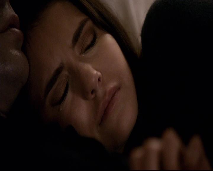 VampireDiariesWorld-dot-org_2x22AsILayDying1971.jpg