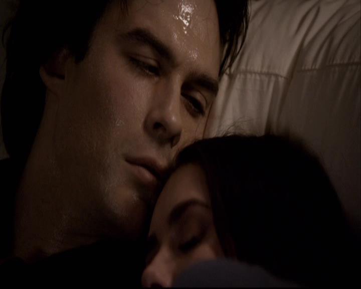 VampireDiariesWorld-dot-org_2x22AsILayDying1973.jpg