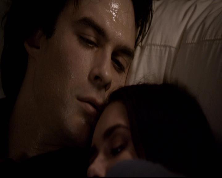 VampireDiariesWorld-dot-org_2x22AsILayDying1974.jpg