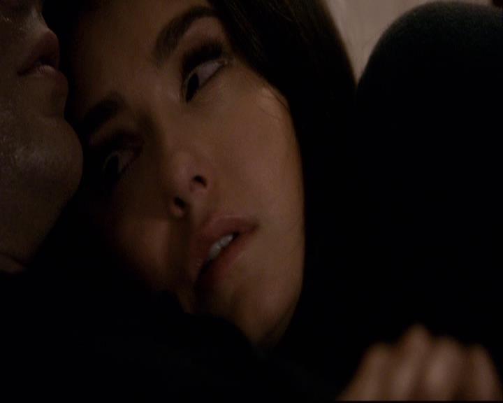 VampireDiariesWorld-dot-org_2x22AsILayDying1986.jpg