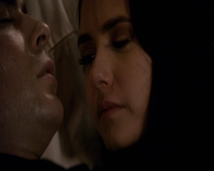 VampireDiariesWorld-dot-org_2x22AsILayDying1987.jpg